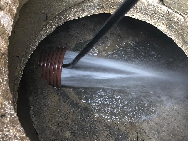 Basınçlı su ile gider açma uygulaması